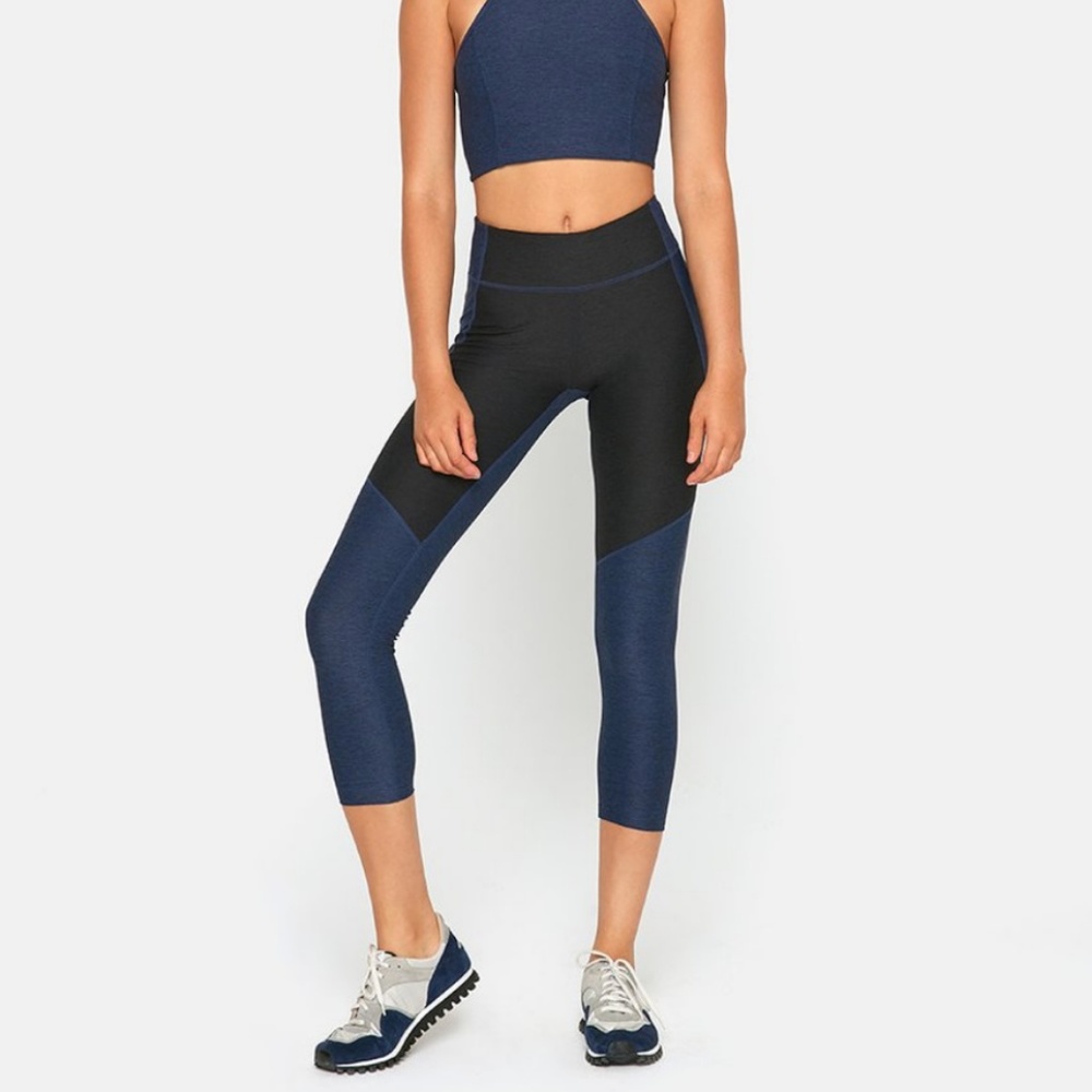 Outdoor Voices Two-Tone 3/4 Length Leggings